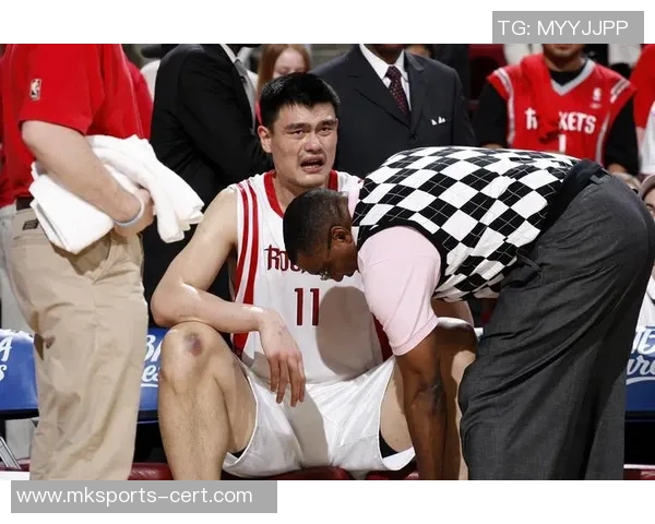 姚明在赛场上展现惊人弹跳力与精准技巧的精彩扣球瞬间回顾