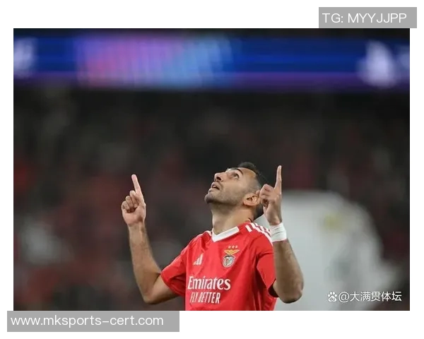 意甲激战：本菲卡3-0巴萨补时进球引发争议判罚全场沸腾