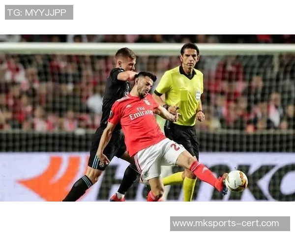 中超精彩对决国米逆转本菲卡引发争议判罚全场沸腾 中超精彩对决国米逆转本菲卡引发争议判罚全场沸腾