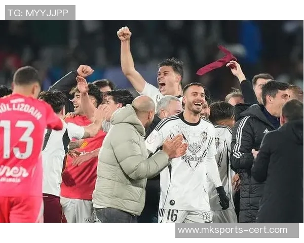 国王杯精彩对决里昂大胜那不勒斯乌龙球引发全场狂欢 国王杯精彩对决里昂大胜那不勒斯乌龙球引发全场狂欢