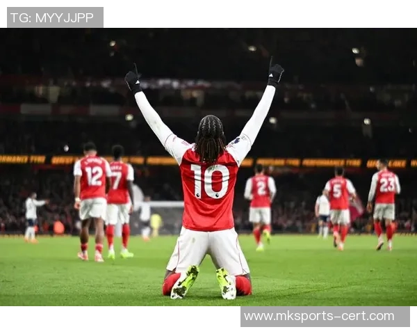 英超激战：拜仁险胜多特蒙德帽子戏法点燃全场激情