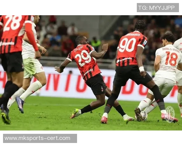 欧冠激战：AC米兰大胜曼联红牌争议引发全场热议与反思