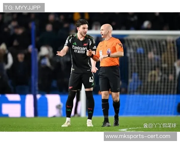 国王杯阿森纳与多特蒙德战平补时进球引发争议判罚全场沸腾