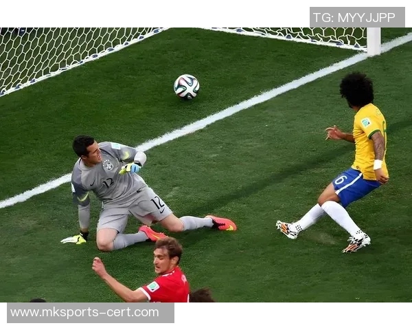 尤文图斯大胜里昂6比2乌龙球瞬间点燃比赛激情